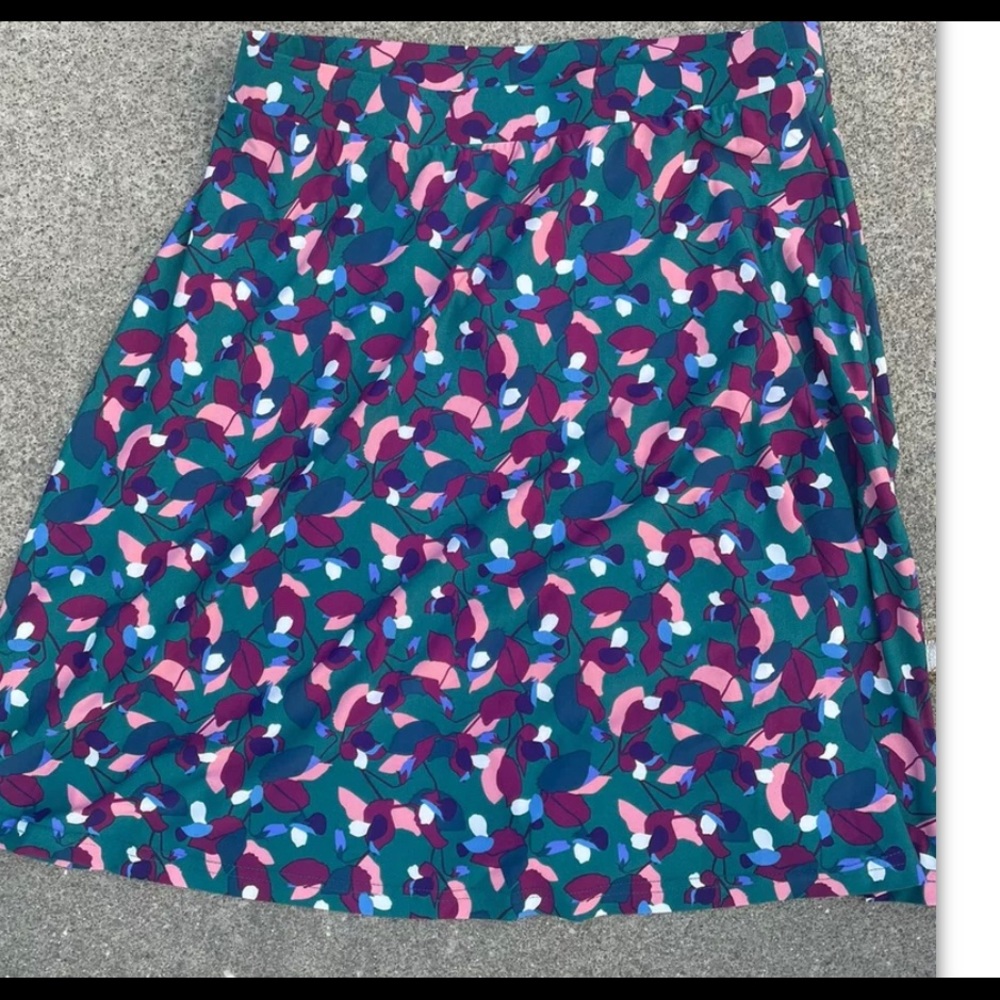 Leota Pull On Skirt. Multicolored Geometric Print. NWT. Size M
